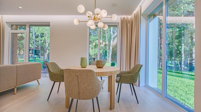 Condo In Ilford